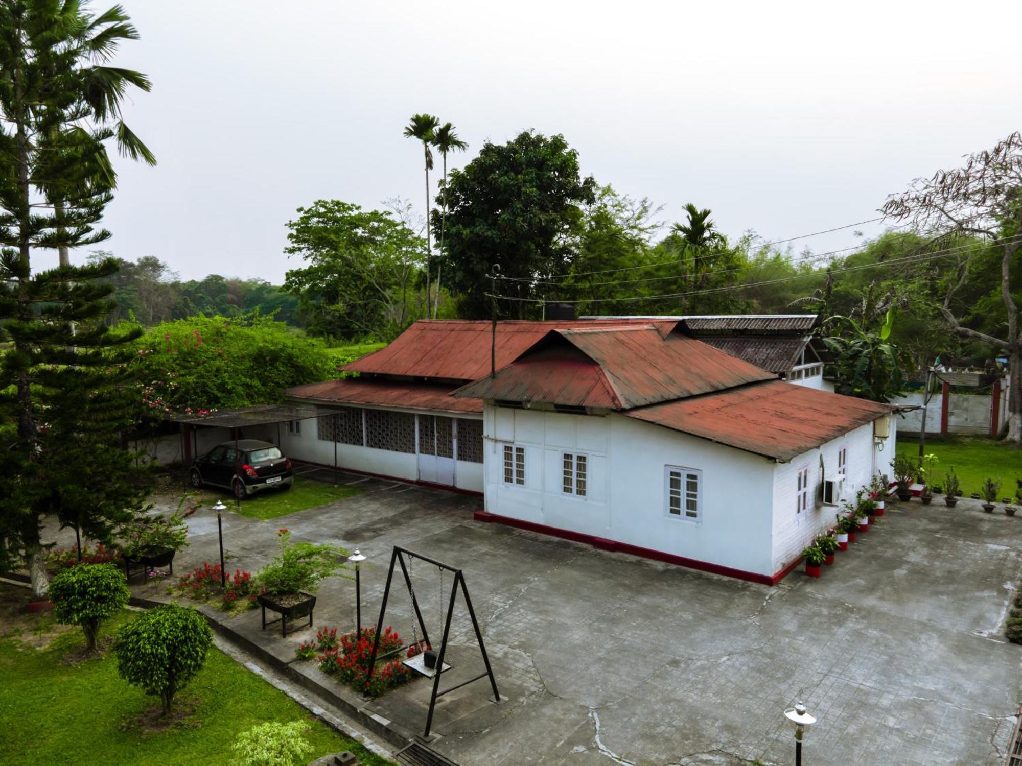 Hotel The Sumola House à Jorhāt Extérieur photo
